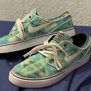 Nike SB Stefan Janoski’s. Light wear. Only worn a few times cleaned after